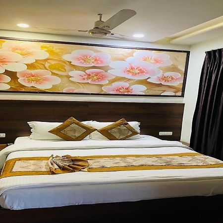 Hotel Babul Inn, Gondia Buitenkant foto