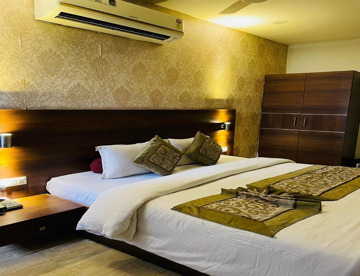 Hotel Babul Inn, Gondia Buitenkant foto