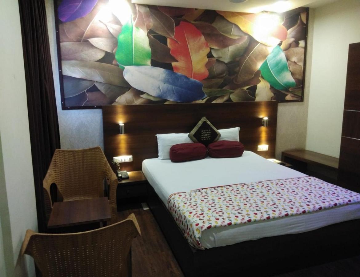 Hotel Babul Inn, Gondia Buitenkant foto