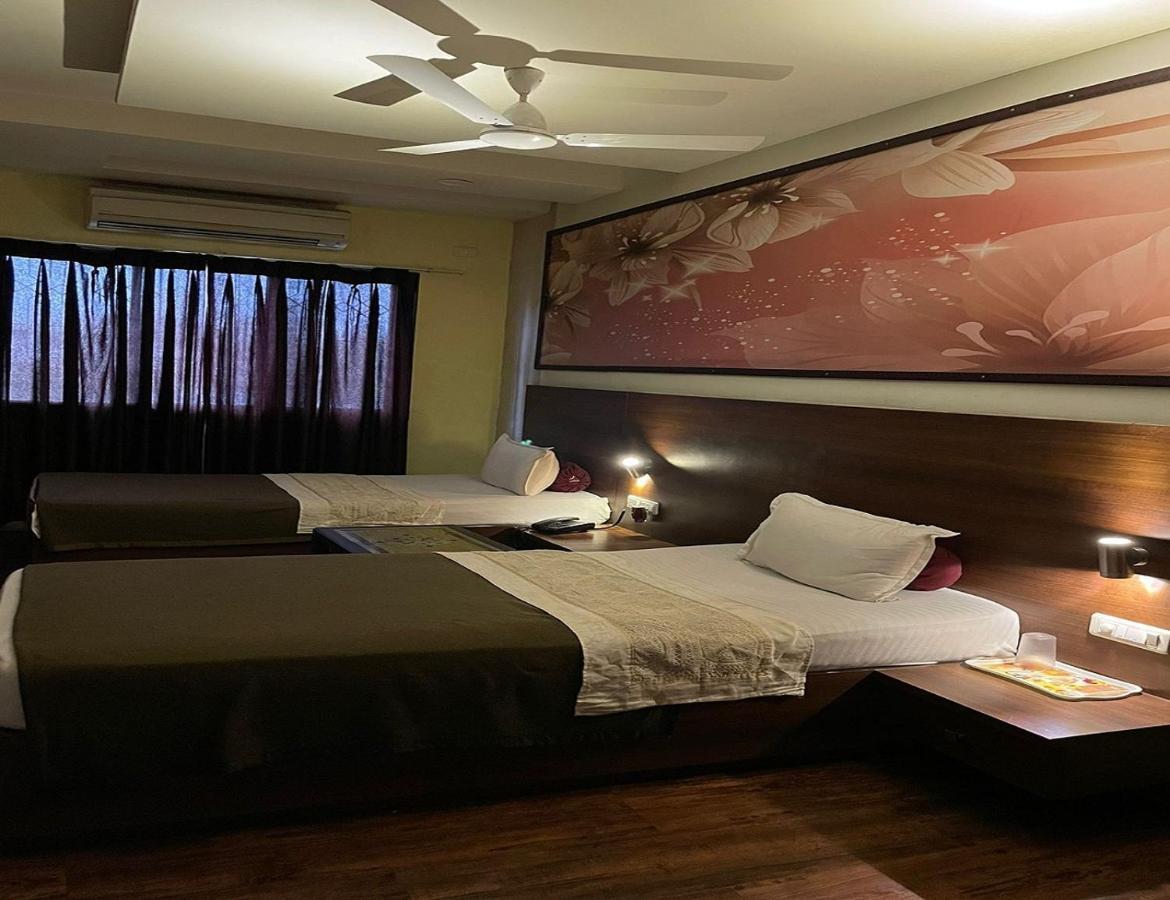 Hotel Babul Inn, Gondia Buitenkant foto