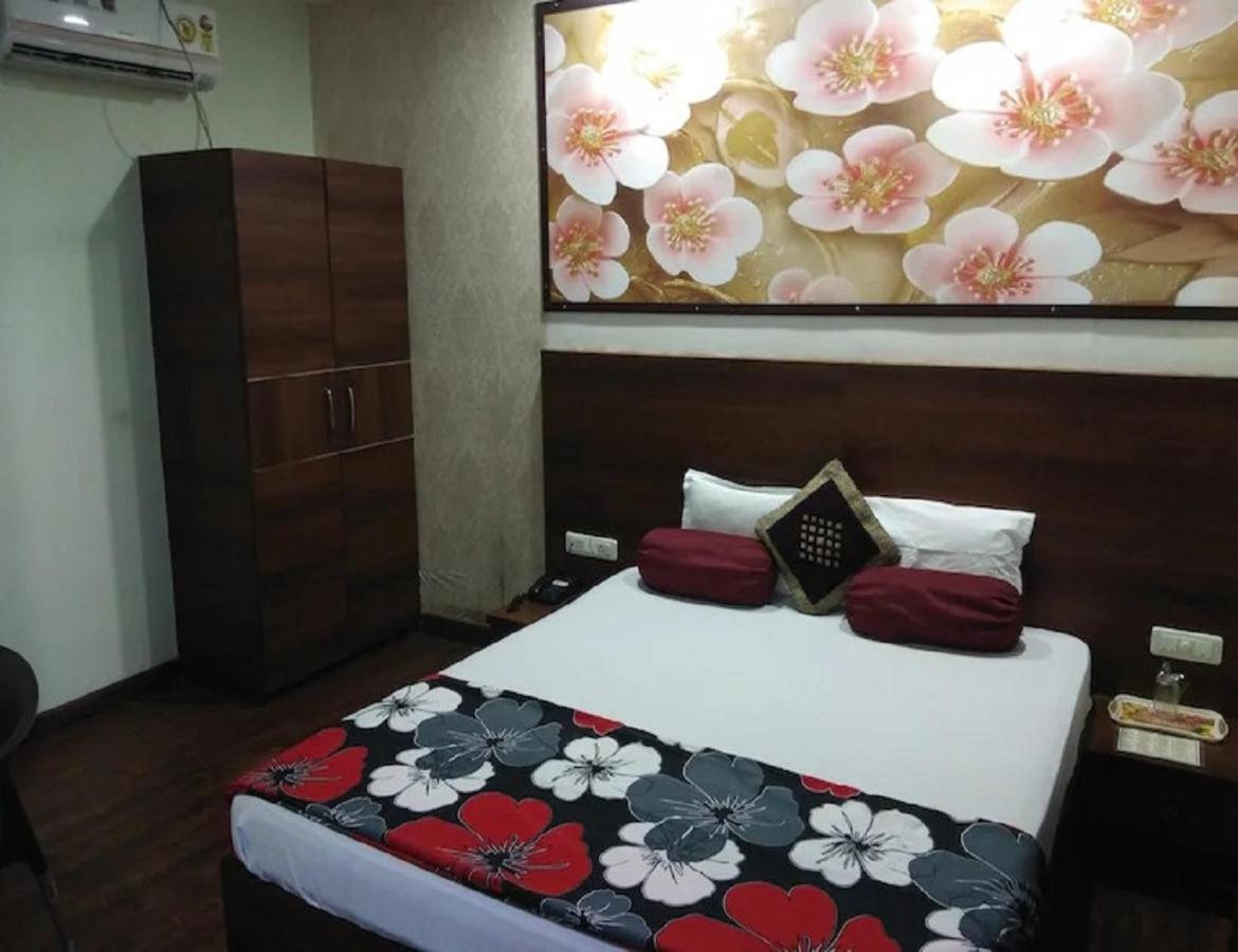 Hotel Babul Inn, Gondia Buitenkant foto